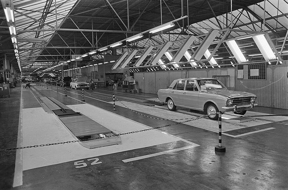 In_Fordfabriek_bij_Hembrug_wordt_niet_gewerkt_wegens_staking_in_Engeland_fabriek